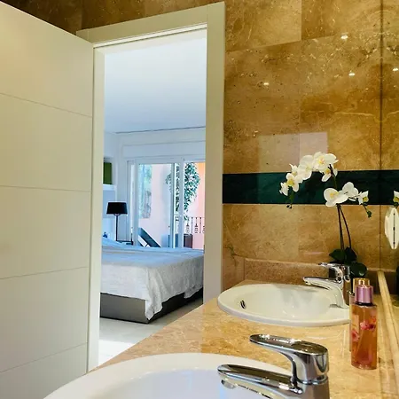 Διαμέρισμα Luxury Seaview In Located In A Secure Gated Community With Swimming Pool And Large Terrace Perfect For Families Visiting And Puerto Banus Μαρμπέλλα