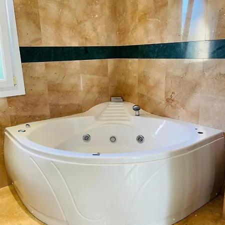 Διαμέρισμα Luxury Seaview In Located In A Secure Gated Community With Swimming Pool And Large Terrace Perfect For Families Visiting And Puerto Banus