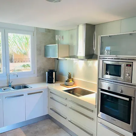 Luxury Seaview In Located In A Secure Gated Community With Swimming Pool And Large Terrace Perfect For Families Visiting And Puerto Banus Διαμέρισμα *