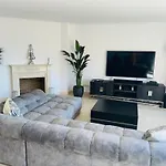 Apartment Luxury Seaview In Located In A Secure Gated Community With Swimming Pool And Large Terrace Perfect For Families Visiting And Puerto Banus *