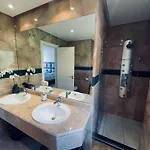 Luxury Seaview In Located In A Secure Gated Community With Swimming Pool And Large Terrace Perfect For Families Visiting And Puerto Banus Apartment *