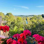 Apartment Luxury Seaview In Located In A Secure Gated Community With Swimming Pool And Large Terrace Perfect For Families Visiting And Puerto Banus Marbella