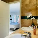 Lägenhet Luxury Seaview In Located In A Secure Gated Community With Swimming Pool And Large Terrace Perfect For Families Visiting And Puerto Banus Marbella