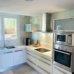 Luxury Seaview In Located In A Secure Gated Community With Swimming Pool And Large Terrace Perfect For Families Visiting And Puerto Banus Apartment *