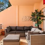 Luxury Seaview In Located In A Secure Gated Community With Swimming Pool And Large Terrace Perfect For Families Visiting And Puerto Banus Apartment *