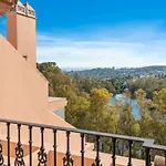 Luxury Seaview In Located In A Secure Gated Community With Swimming Pool And Large Terrace Perfect For Families Visiting And Puerto Banus * Marbella