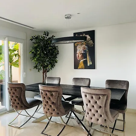 Luxury Seaview In Located In A Secure Gated Community With Swimming Pool And Large Terrace Perfect For Families Visiting And Puerto Banus *