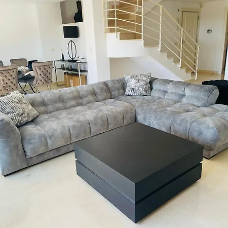 Luxury Seaview In Located In A Secure Gated Community With Swimming Pool And Large Terrace Perfect For Families Visiting And Puerto Banus *