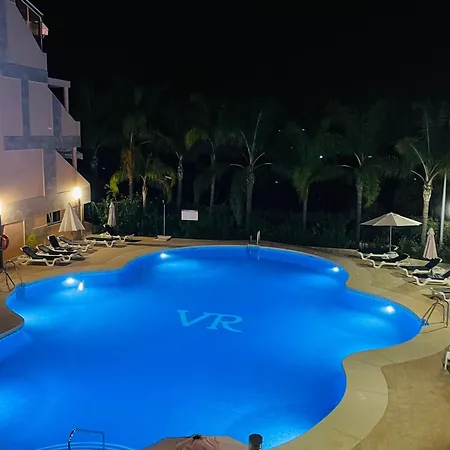 Apartamento Luxury Seaview In Located In A Secure Gated Community With Swimming Pool And Large Terrace Perfect For Families Visiting And Puerto Banus