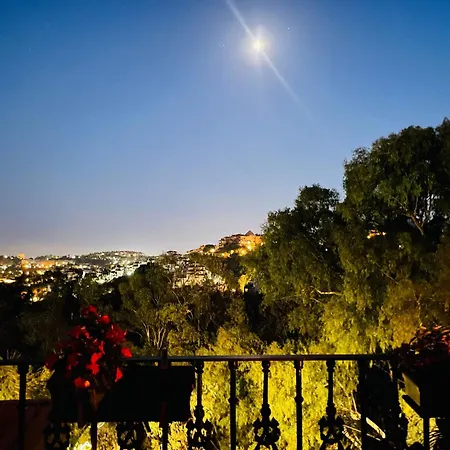 Luxury Seaview In Located In A Secure Gated Community With Swimming Pool And Large Terrace Perfect For Families Visiting And Puerto Banus Apartament *