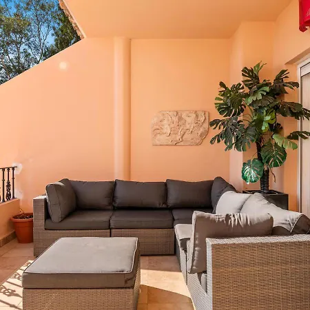 Luxury Seaview In Located In A Secure Gated Community With Swimming Pool And Large Terrace Perfect For Families Visiting And Puerto Banus Apartamento *