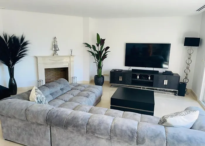 Apartment Luxury Seaview In Located In A Secure Gated Community With Swimming Pool And Large Terrace Perfect For Families Visiting And Puerto Banus *