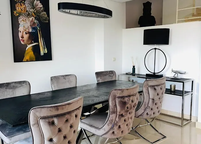 Luxury Seaview In Located In A Secure Gated Community With Swimming Pool And Large Terrace Perfect For Families Visiting And Puerto Banus Marbella