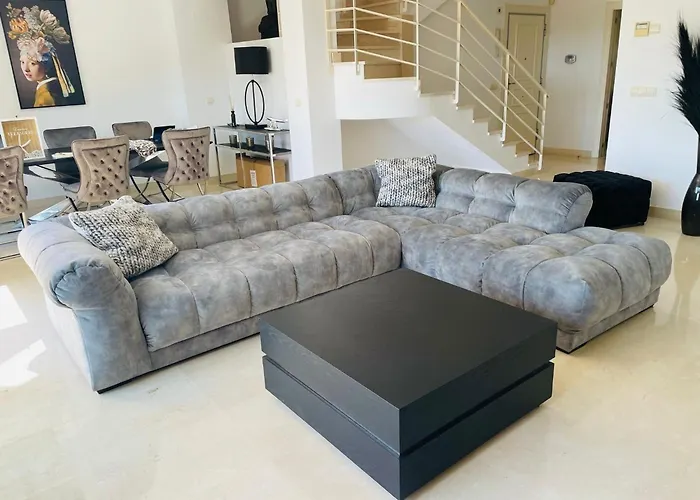 Luxury Seaview In Located In A Secure Gated Community With Swimming Pool And Large Terrace Perfect For Families Visiting And Puerto Banus *