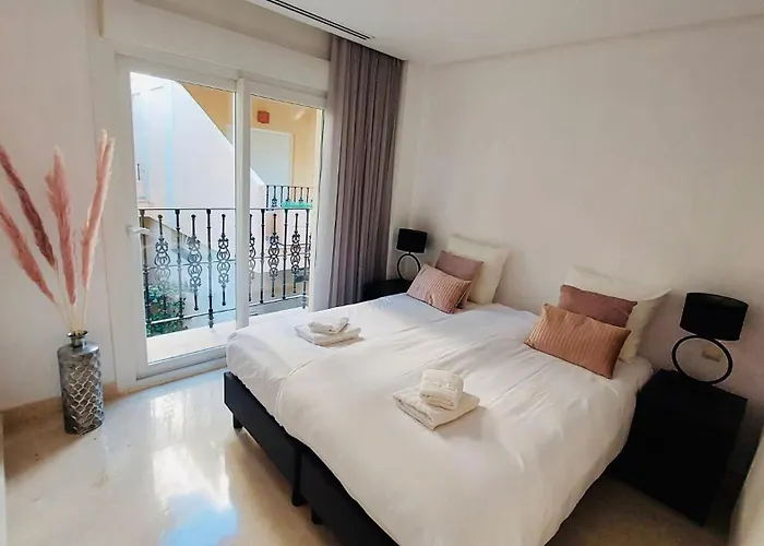 Luxury Seaview In Located In A Secure Gated Community With Swimming Pool And Large Terrace Perfect For Families Visiting And Puerto Banus * Marbella
