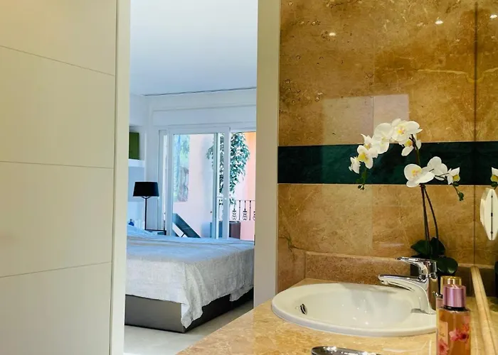 Apartment Luxury Seaview In Located In A Secure Gated Community With Swimming Pool And Large Terrace Perfect For Families Visiting And Puerto Banus Marbella