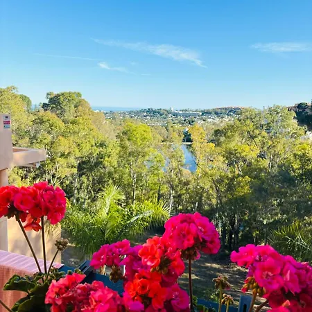 דירה Luxury Seaview In Located In A Secure Gated Community With Swimming Pool And Large Terrace Perfect For Families Visiting And Puerto Banus מארבלה