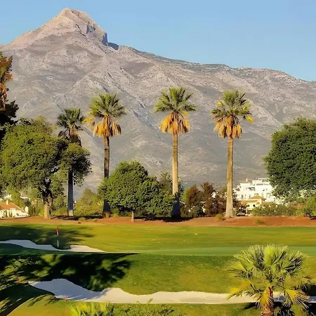 Luxury Seaview In Located In A Secure Gated Community With Swimming Pool And Large Terrace Perfect For Families Visiting And Puerto Banus Apartament Marbella