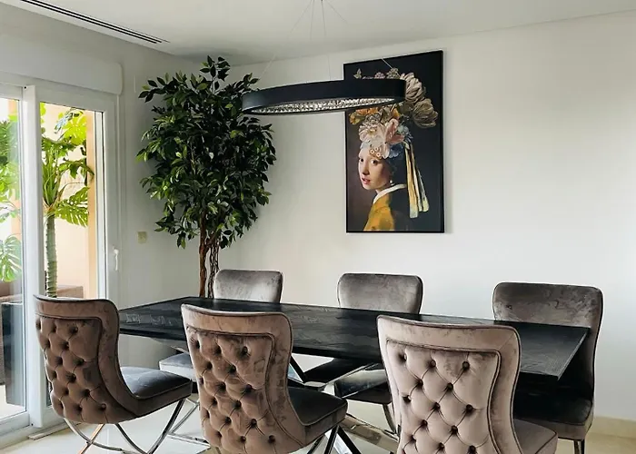 Luxury Seaview In Located In A Secure Gated Community With Swimming Pool And Large Terrace Perfect For Families Visiting And Puerto Banus *