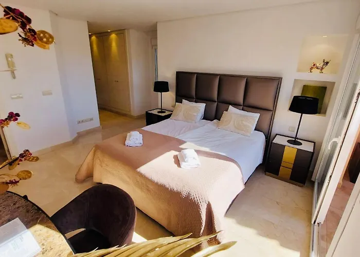 Luxury Seaview In Located In A Secure Gated Community With Swimming Pool And Large Terrace Perfect For Families Visiting And Puerto Banus * Marbella