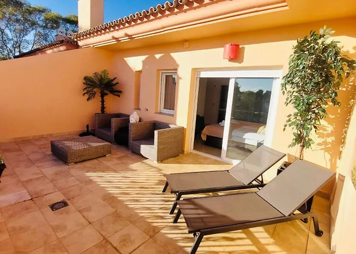 Luxury Seaview In Located In A Secure Gated Community With Swimming Pool And Large Terrace Perfect For Families Visiting And Puerto Banus *