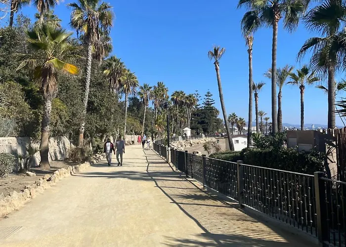 Luxury Seaview In Located In A Secure Gated Community With Swimming Pool And Large Terrace Perfect For Families Visiting And Puerto Banus Marbella
