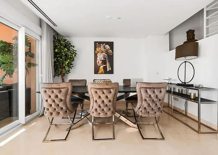 Apartament Luxury Seaview In Located In A Secure Gated Community With Swimming Pool And Large Terrace Perfect For Families Visiting And Puerto Banus Marbella