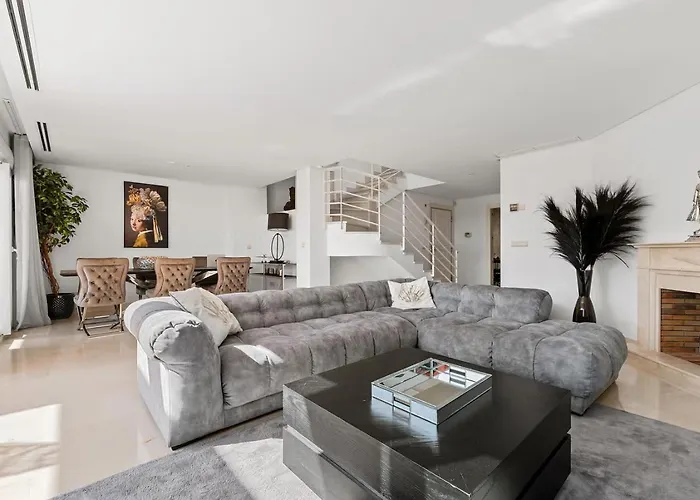 Luxury Seaview In Located In A Secure Gated Community With Swimming Pool And Large Terrace Perfect For Families Visiting And Puerto Banus Apartmán