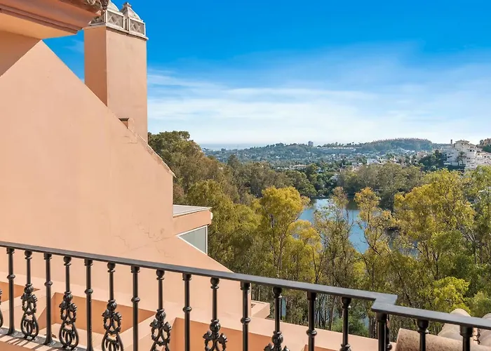 Luxury Seaview In Located In A Secure Gated Community With Swimming Pool And Large Terrace Perfect For Families Visiting And Puerto Banus * Marbella