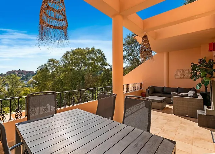 Luxury Seaview In Located In A Secure Gated Community With Swimming Pool And Large Terrace Perfect For Families Visiting And Puerto Banus *