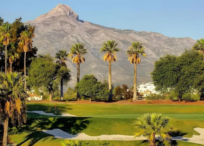 Luxury Seaview In Located In A Secure Gated Community With Swimming Pool And Large Terrace Perfect For Families Visiting And Puerto Banus Apartmán Marbella