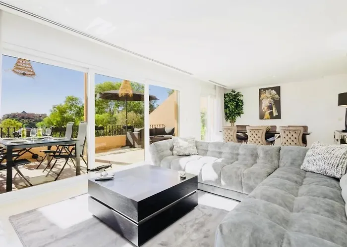 Luxury Seaview In Located In A Secure Gated Community With Swimming Pool And Large Terrace Perfect For Families Visiting And Puerto Banus *