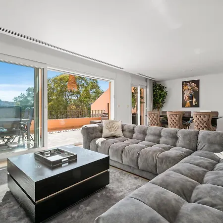 Luxury Seaview In Located In A Secure Gated Community With Swimming Pool And Large Terrace Perfect For Families Visiting And Puerto Banus