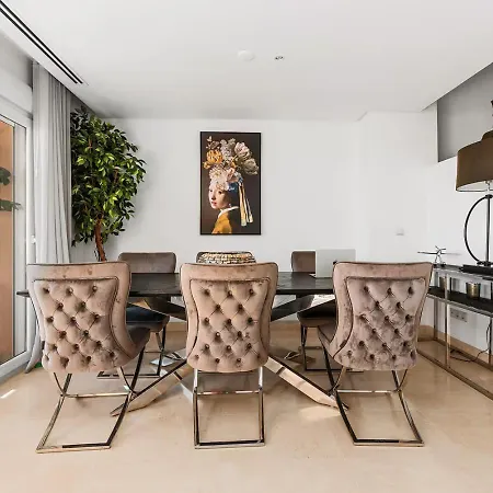 شقة Luxury Seaview In Located In A Secure Gated Community With Swimming Pool And Large Terrace Perfect For Families Visiting And Puerto Banus ماربيا