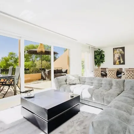 Luxury Seaview In Located In A Secure Gated Community With Swimming Pool And Large Terrace Perfect For Families Visiting And Puerto Banus *