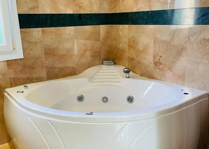 Appartamento Luxury Seaview In Located In A Secure Gated Community With Swimming Pool And Large Terrace Perfect For Families Visiting And Puerto Banus
