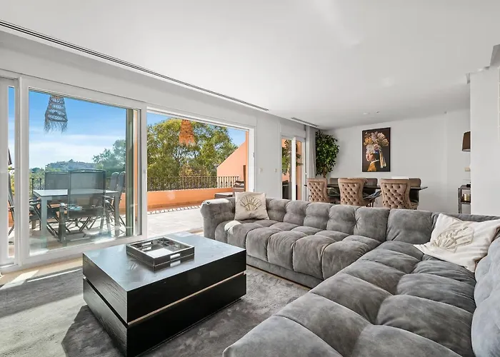 Luxury Seaview In Located In A Secure Gated Community With Swimming Pool And Large Terrace Perfect For Families Visiting And Puerto Banus